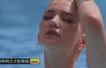 Videos de sexo em público na piscina com novinha gostosa